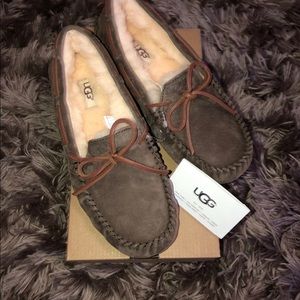 UGG Slippers (Dakota)